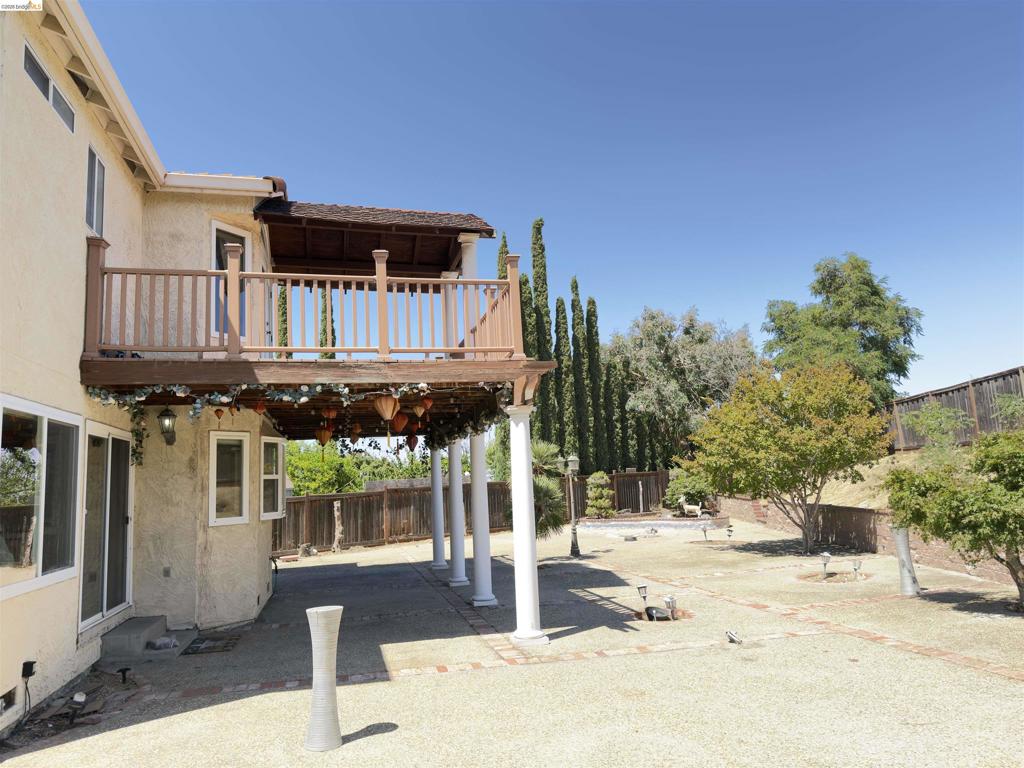 10 Live Oak Property Photo 4