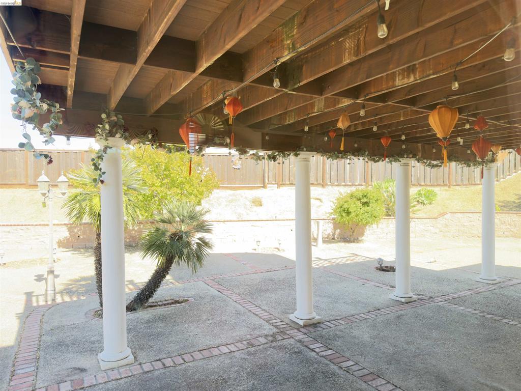 10 Live Oak Property Photo 15