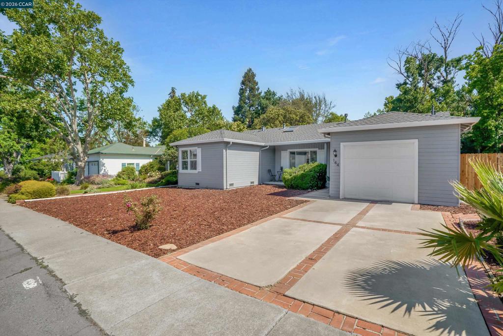 144 Roslyn Dr Property Photo 3