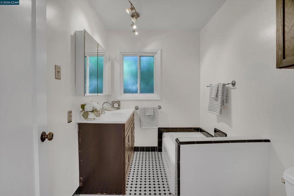144 Roslyn Dr Property Photo 13
