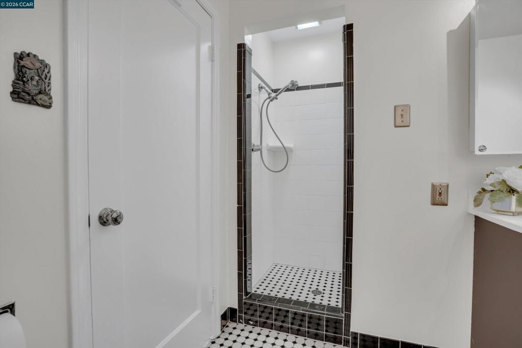 144 Roslyn Dr Property Photo 15