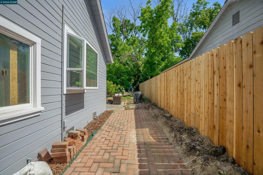 144 Roslyn Dr Property Photo 22