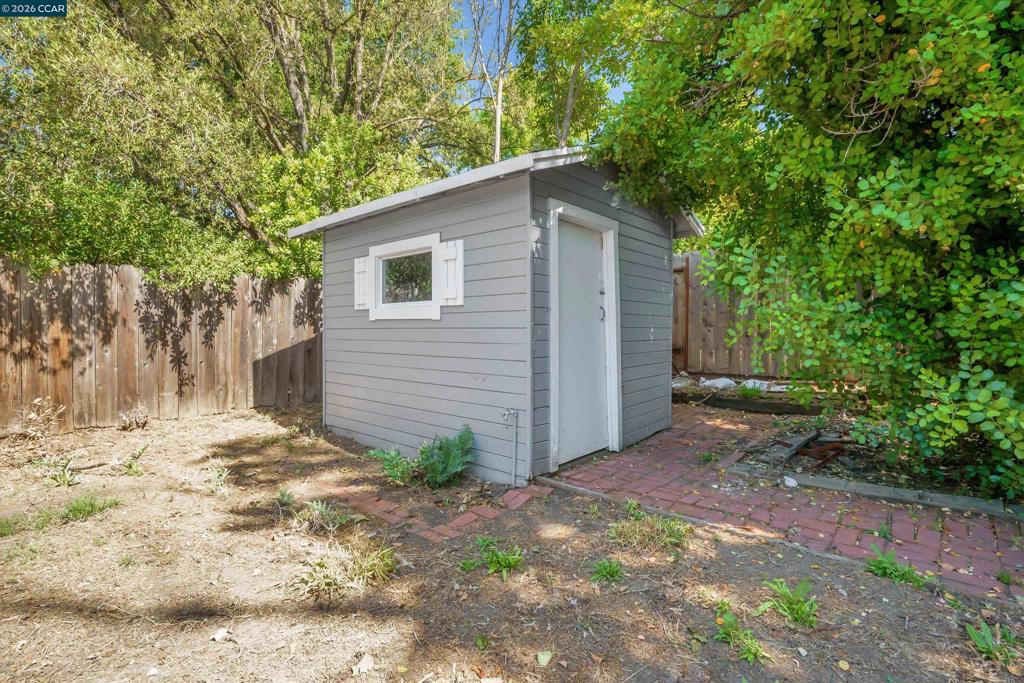144 Roslyn Dr Property Photo 28