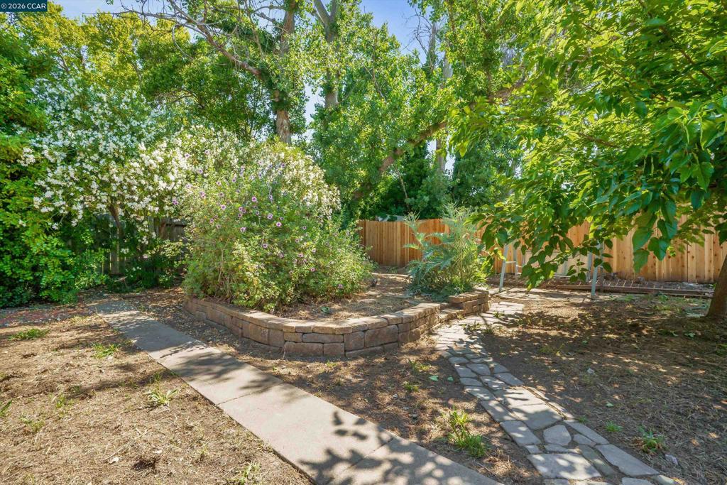 144 Roslyn Dr Property Photo 30