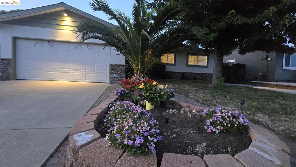 2332 Saint George Dr Property Photo 2