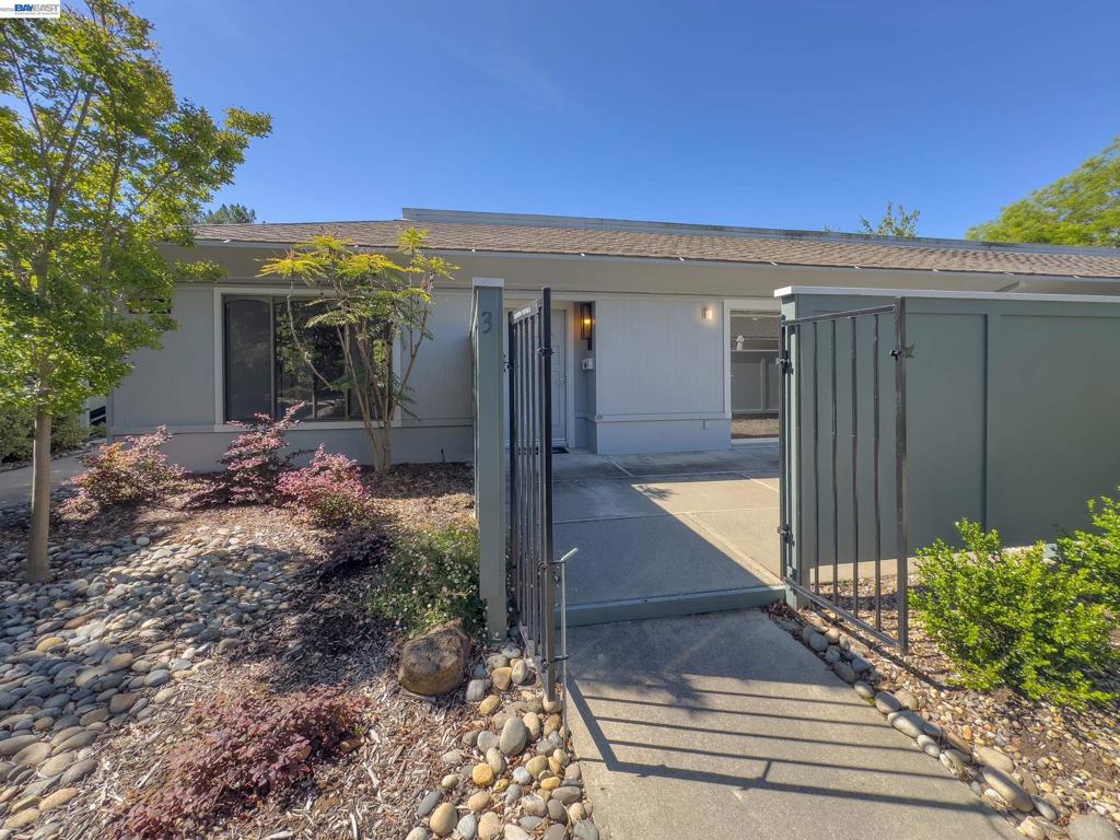 2201 Pine Knoll Dr 3 Property Photo 2