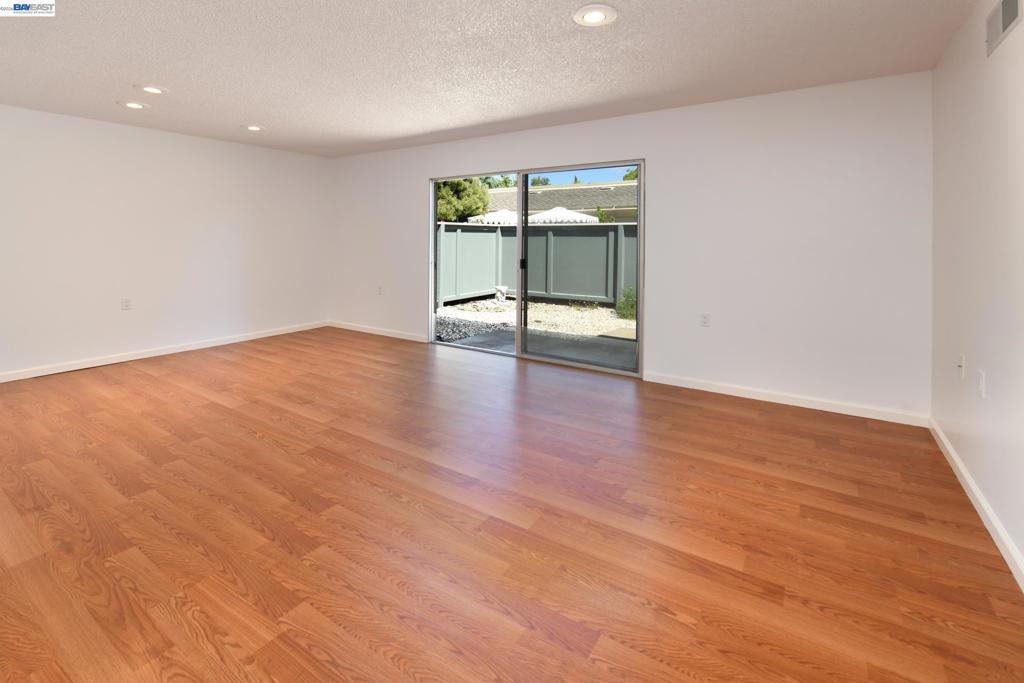 2201 Pine Knoll Dr 3 Property Photo 6