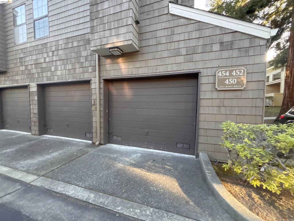 450 Pine Ridge Dr. Property Photo 2