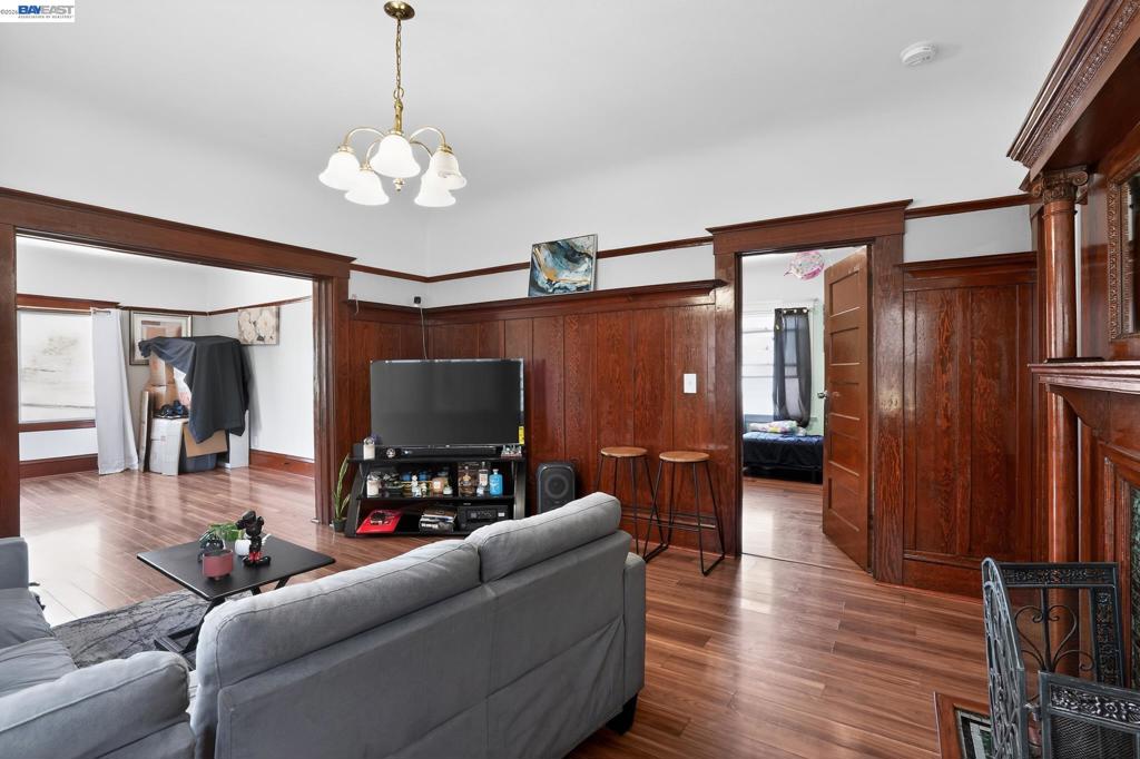 1810 Adeline St Property Photo 6