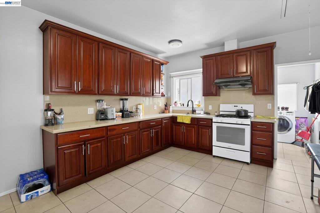 1810 Adeline St Property Photo 7