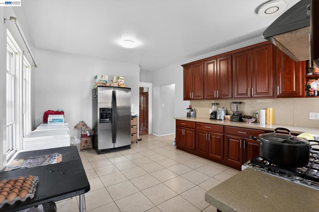 1810 Adeline St Property Photo 8