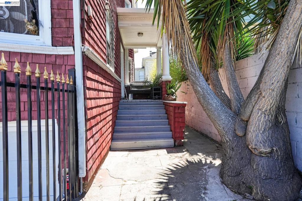 1810 Adeline St Property Photo 16