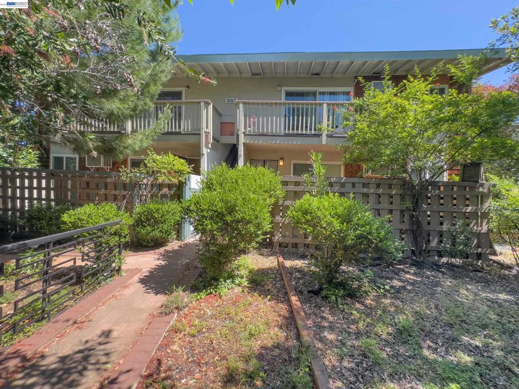 205 Muir Rd Property Photo 1