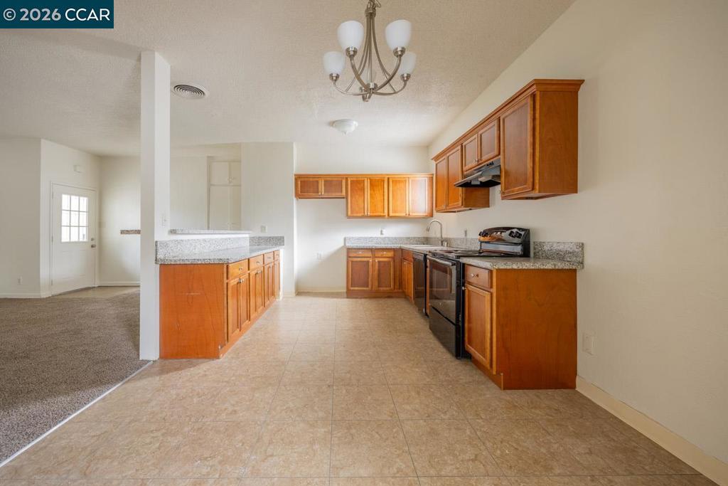 6118 Rutland Dr Property Photo 7