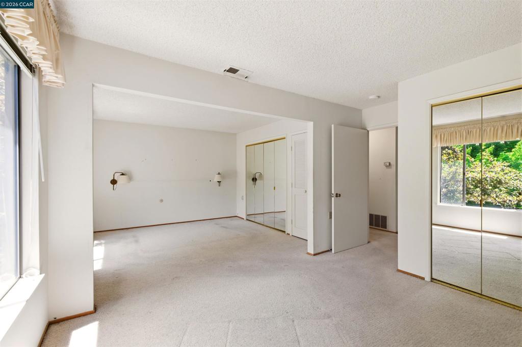 1400 Ptarmigan Dr 5 Property Photo 5