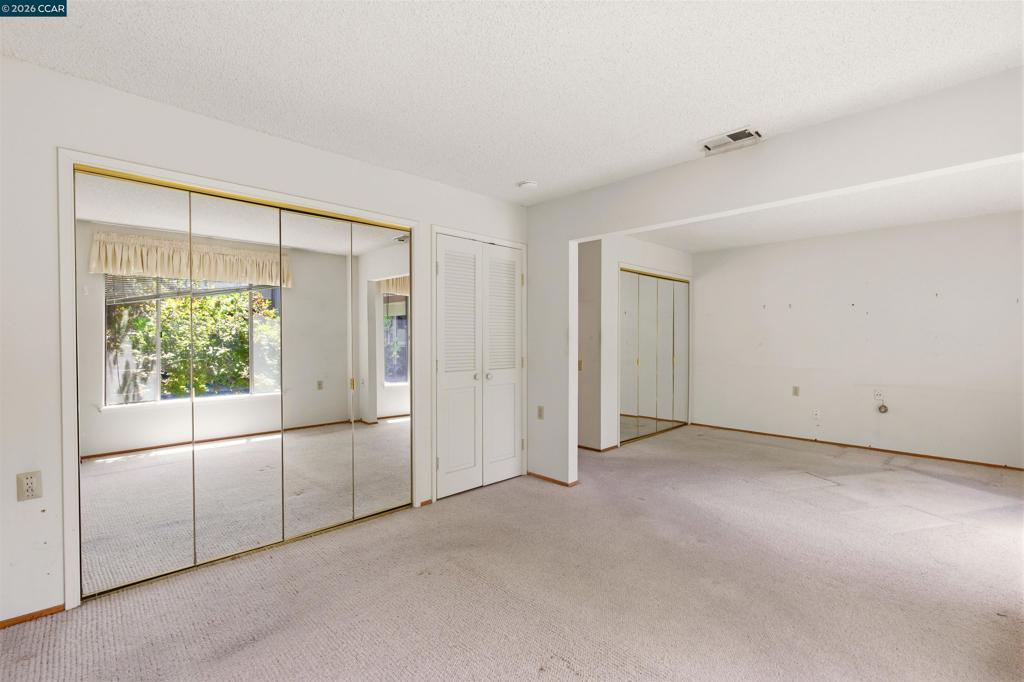 1400 Ptarmigan Dr 5 Property Photo 6