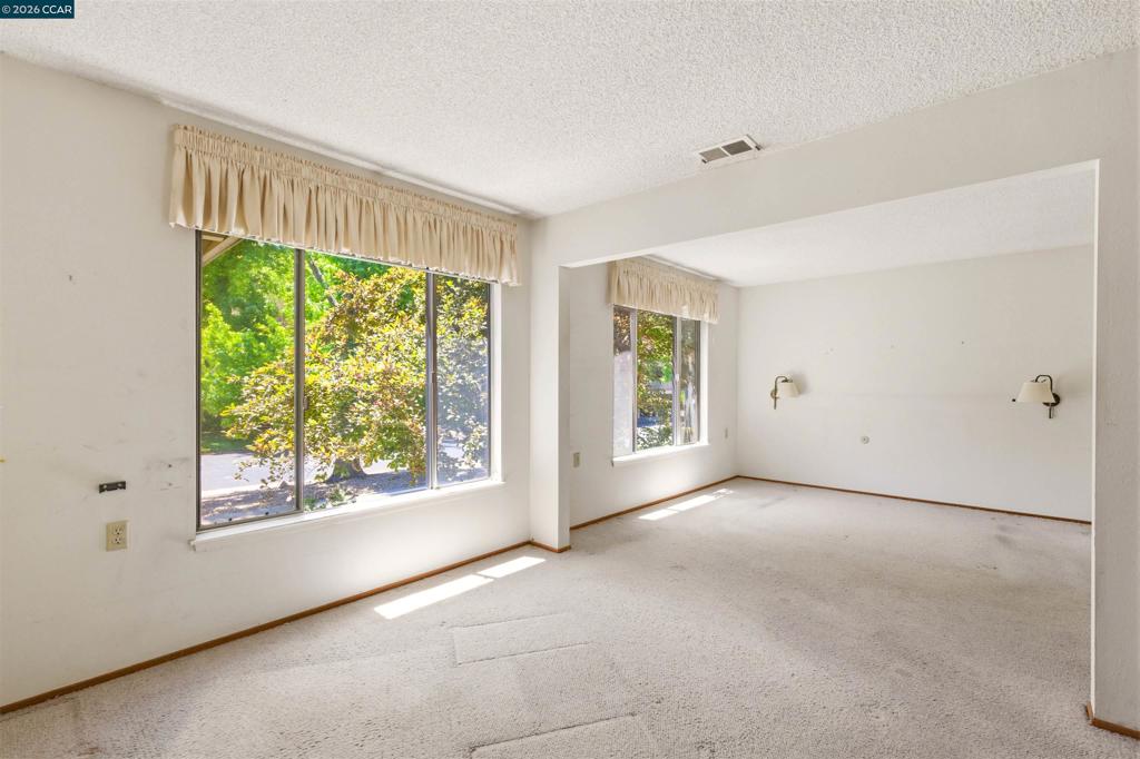 1400 Ptarmigan Dr 5 Property Photo 7