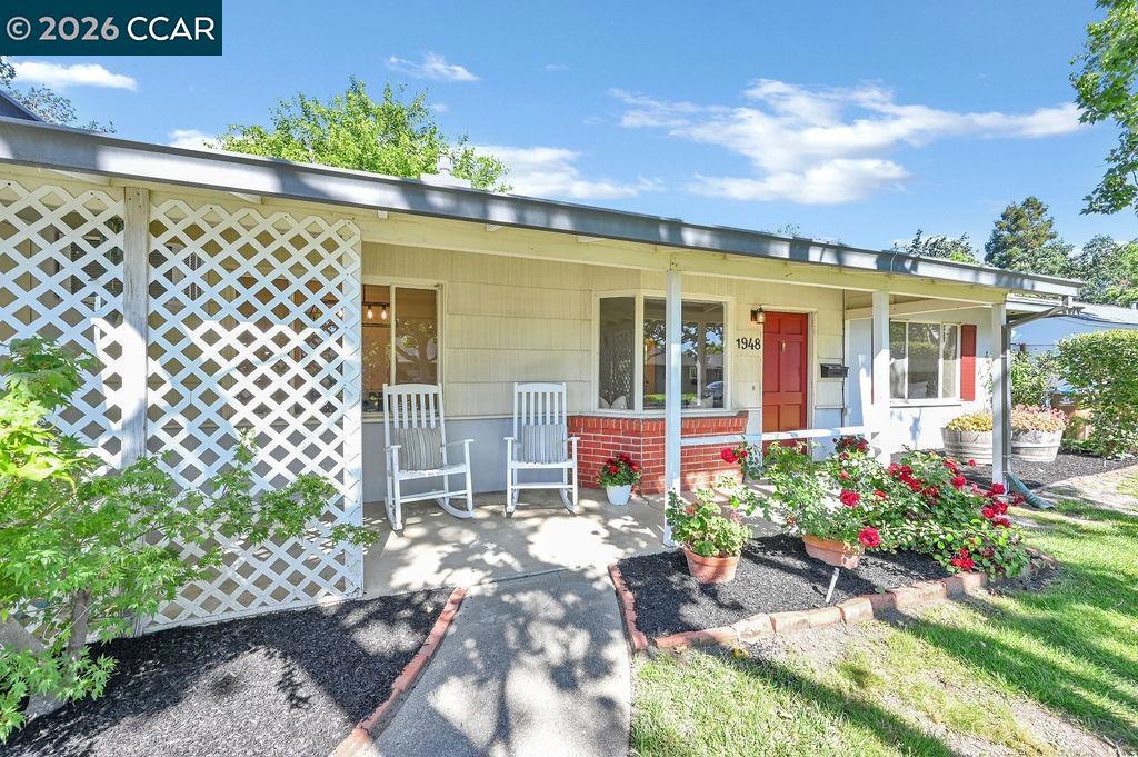 1948 Rose Lane Property Photo 3