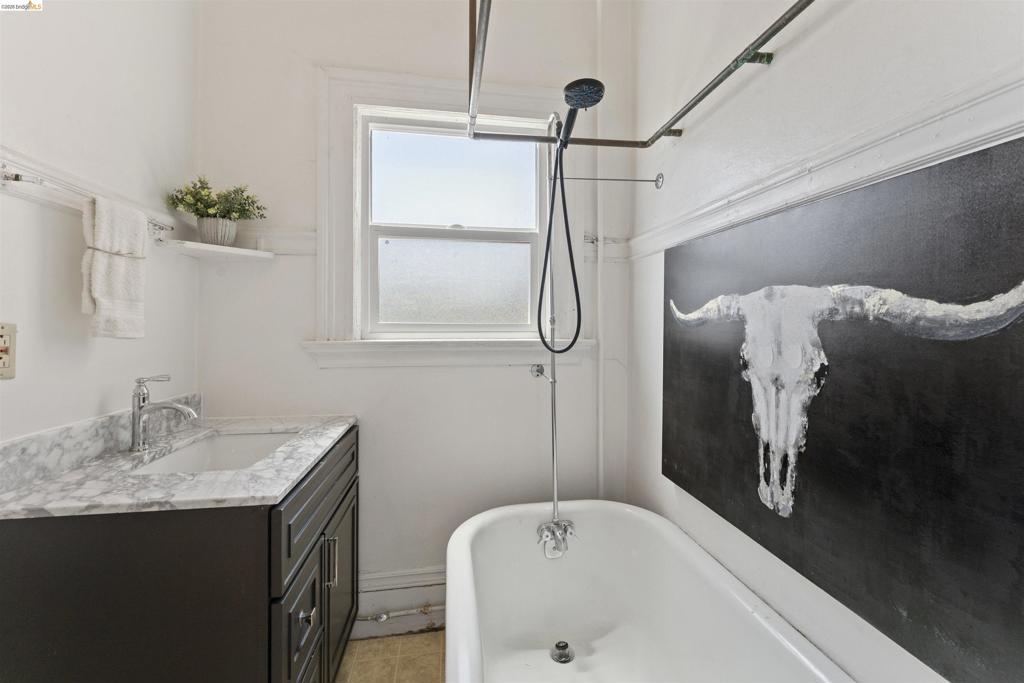 667 10th St Property Photo 8