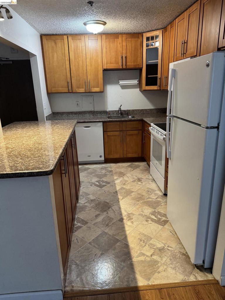 555 Pierce St 536 Property Photo 4