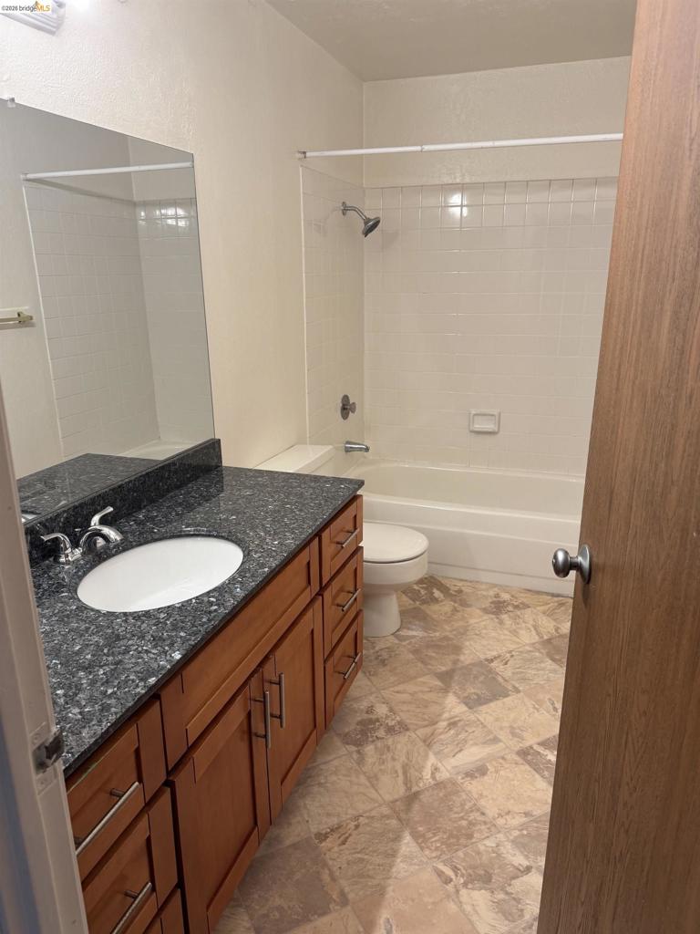 555 Pierce St 536 Property Photo 7