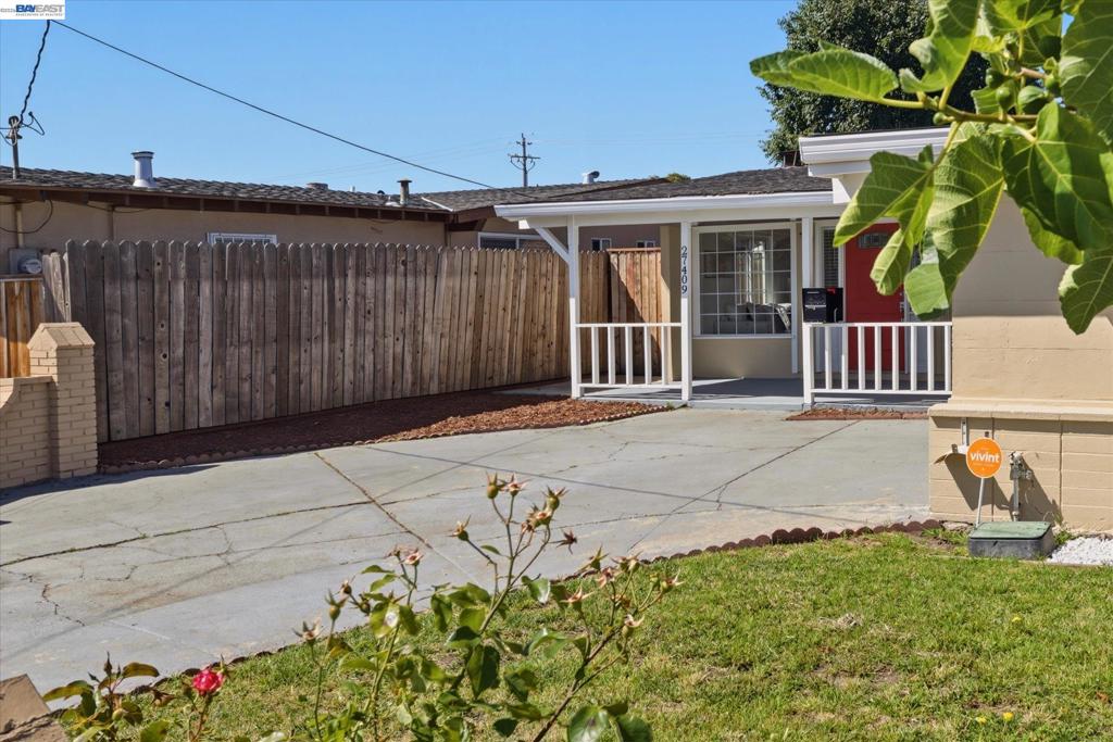 27409 Capri Ave Property Photo 3