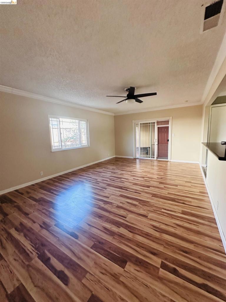 1044 Agate Ave Property Photo 3