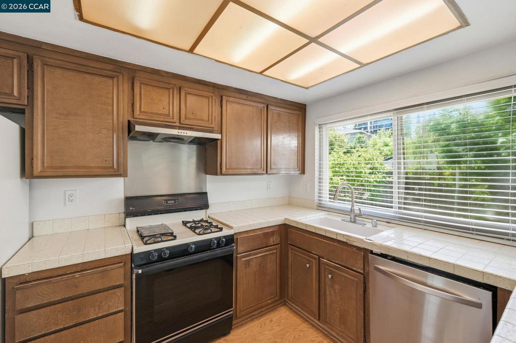 1100 Shaddick Dr Property Photo 4
