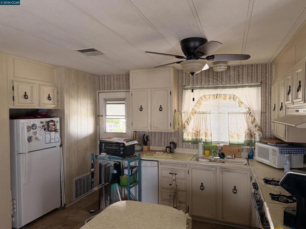73 Donald Ln Property Photo 14