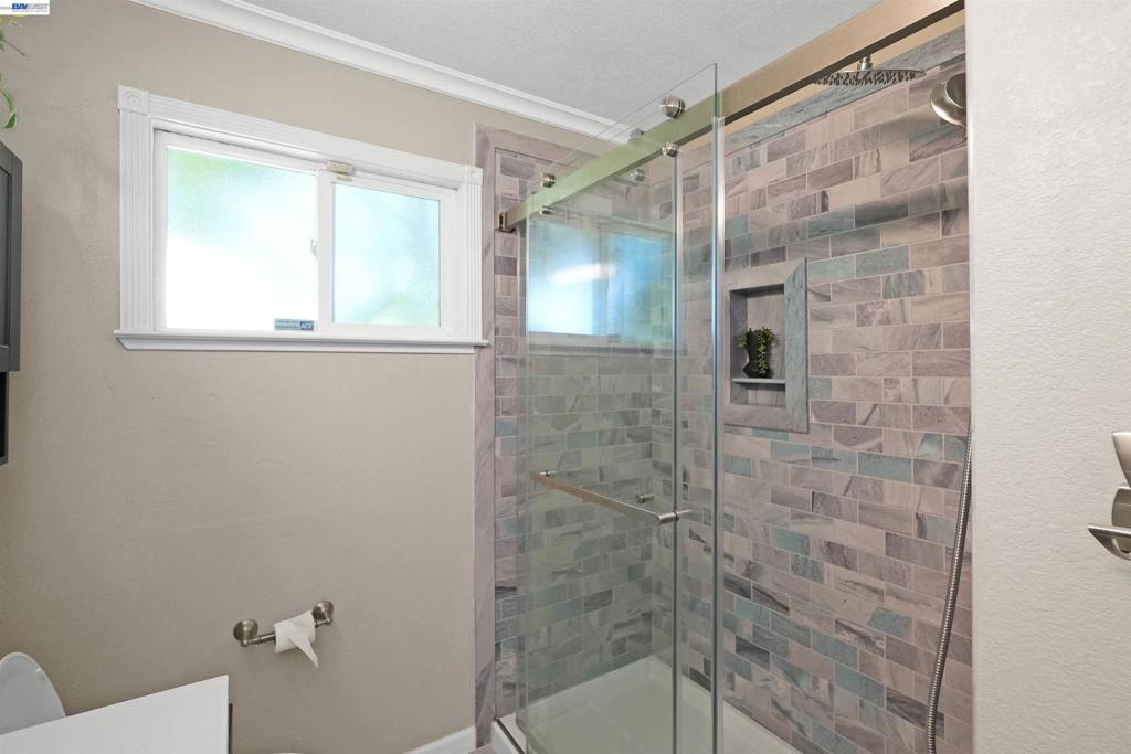 2293 Vestal Ave Property Photo 21