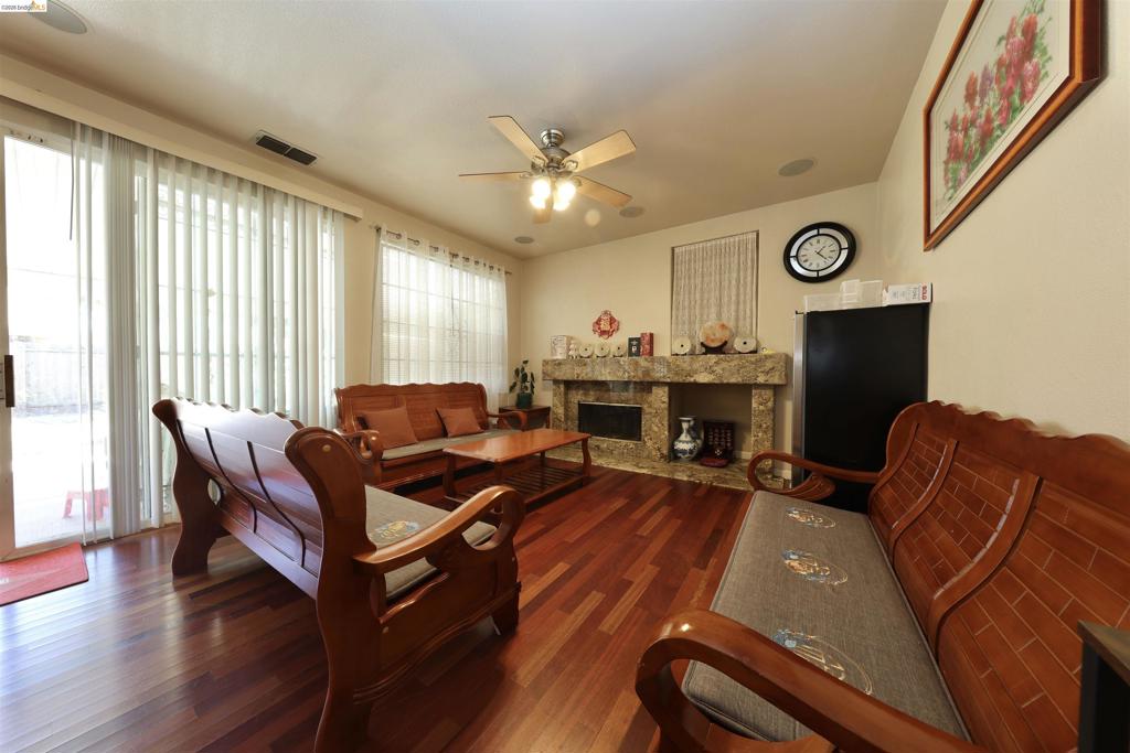 2641 Forty Niner Way Property Photo 4
