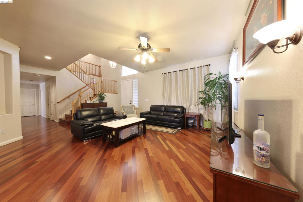 2641 Forty Niner Way Property Photo 6