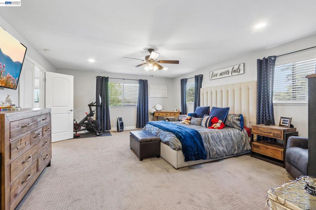 24653 Surrey Way Property Photo 15