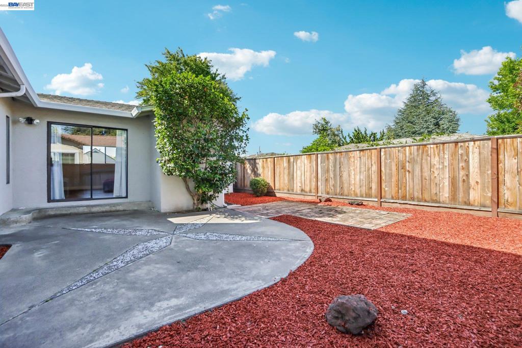 24653 Surrey Way Property Photo 23