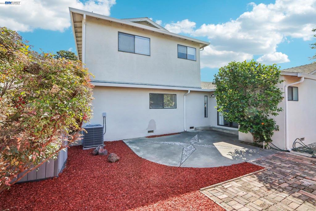 24653 Surrey Way Property Photo 25