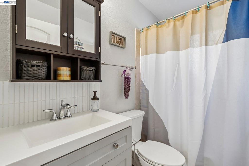 24653 Surrey Way Property Photo 27