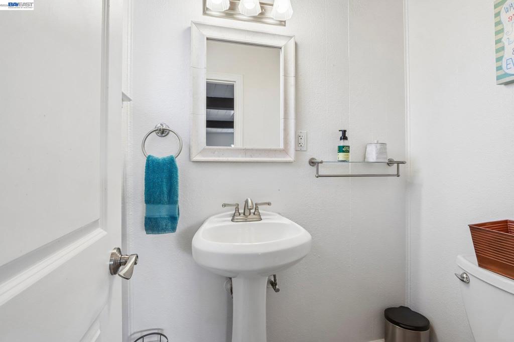 24653 Surrey Way Property Photo 29