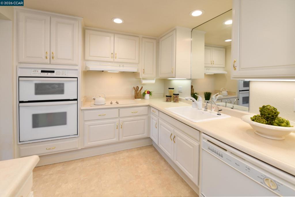 3349 Golden Rain Rd 15 Property Photo 14