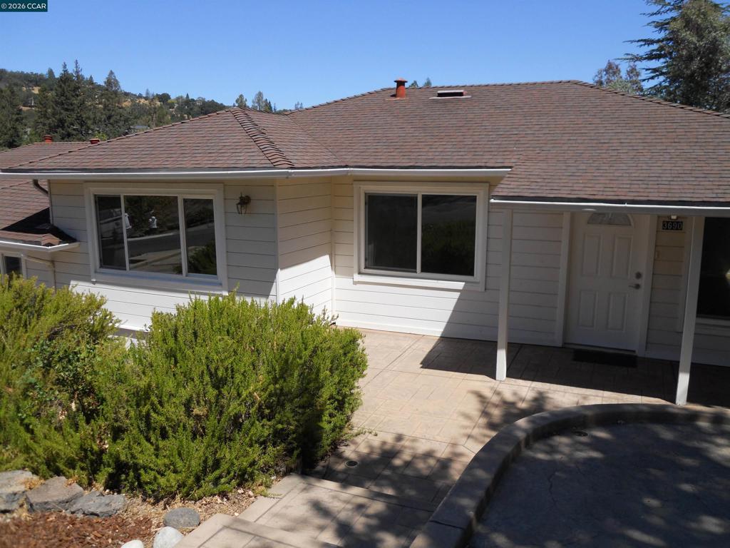 3690 Sundale Property Photo 1