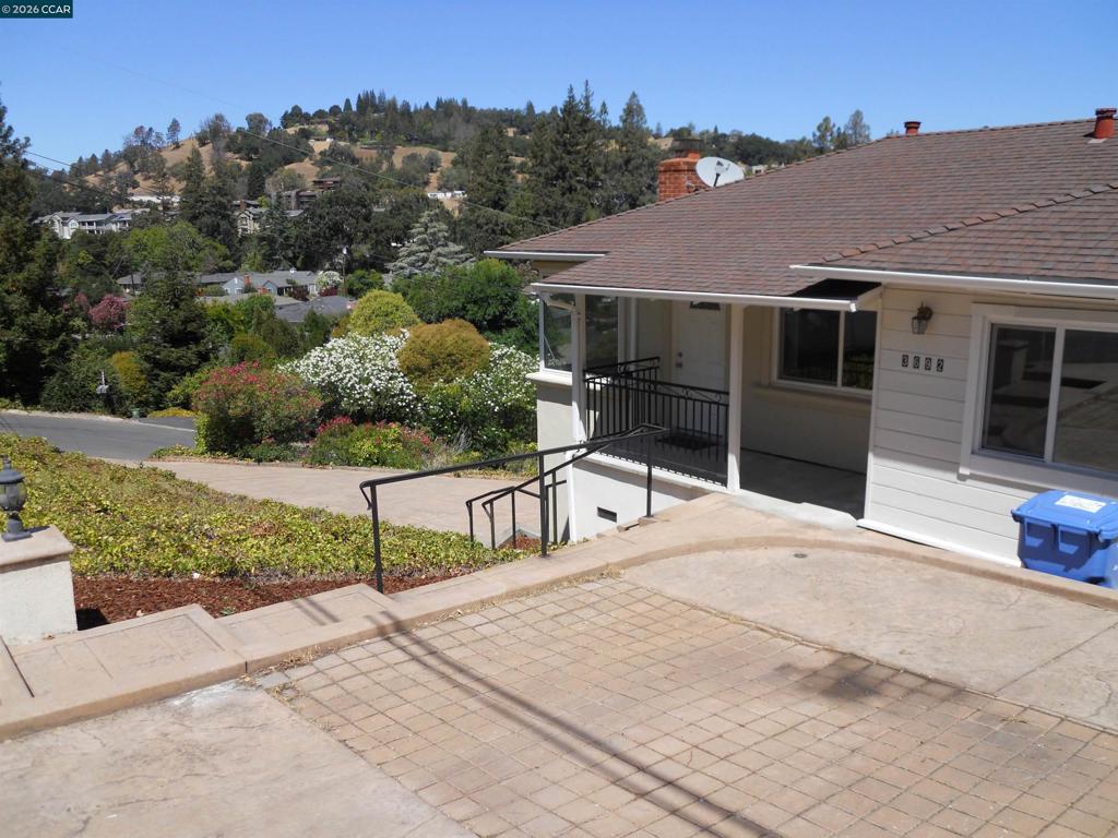 3692 Sundale Property Photo 2