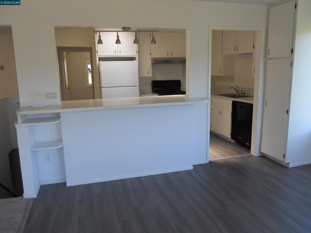 3692 Sundale Property Photo 18