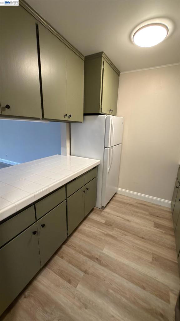 1327 Webster St B105 Property Photo 5