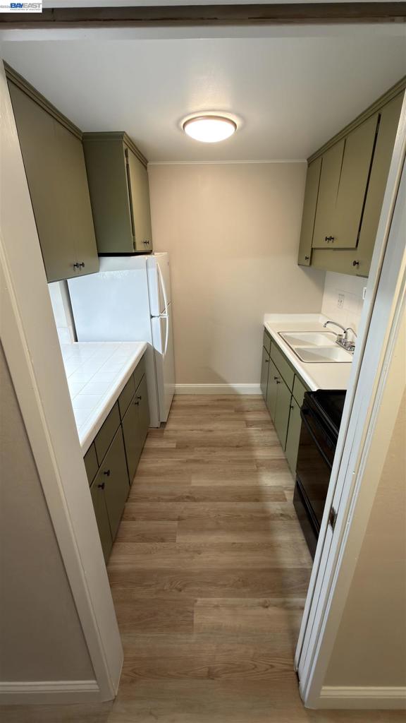 1327 Webster St B105 Property Photo 7