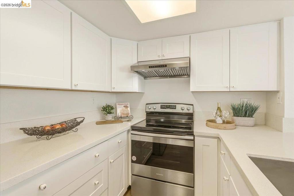 545 Pierce St 2313 Property Photo 8