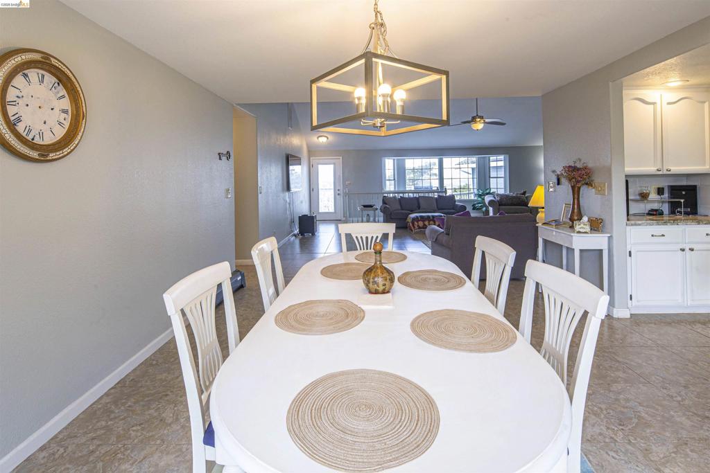 5448 Arbolada Dr Property Photo 11