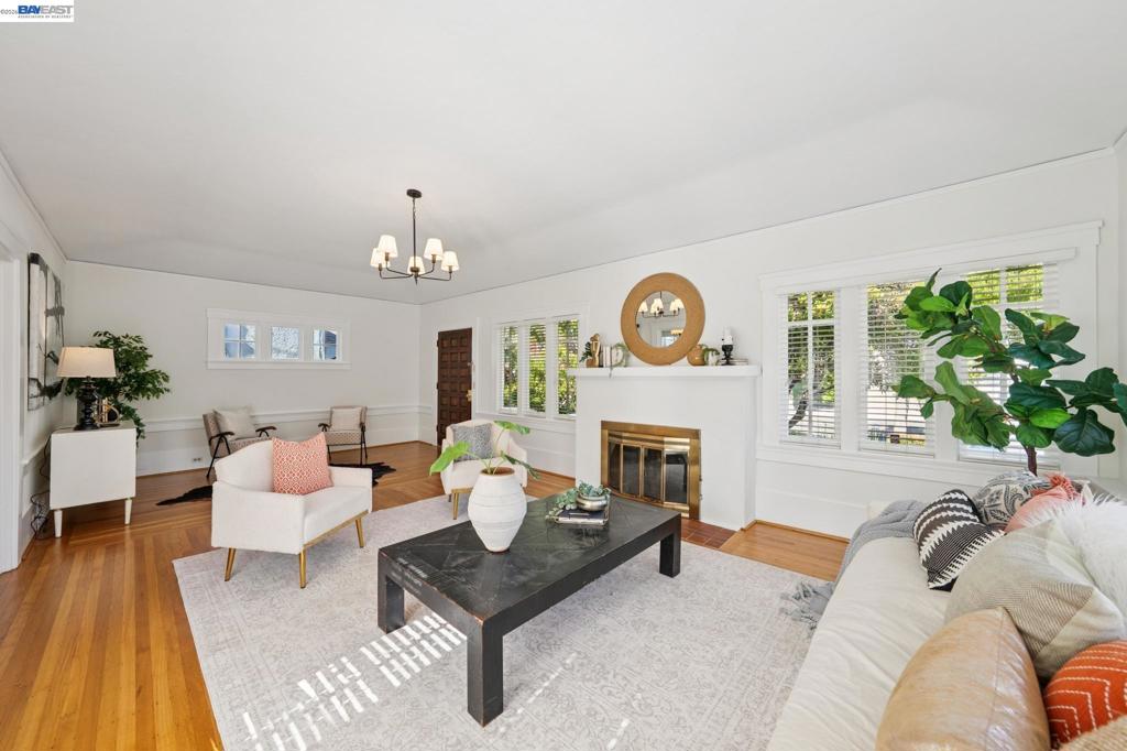 3244 Fernside Blvd Property Photo 10