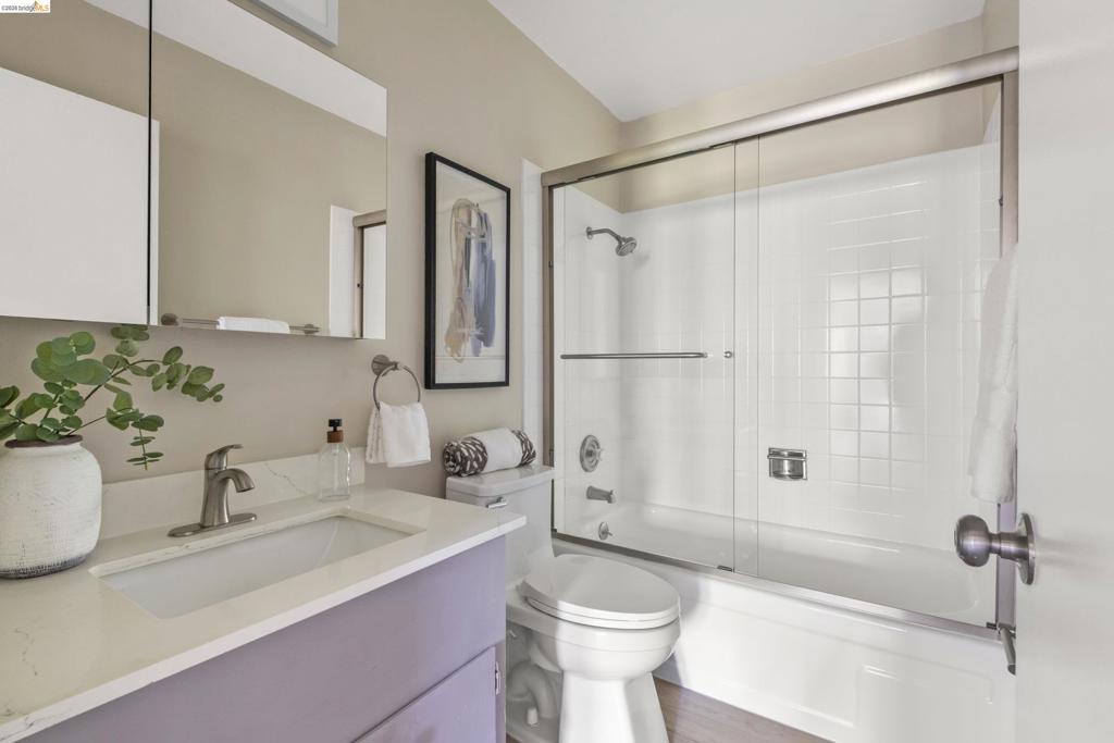 466 Crescent St 307 Property Photo 13