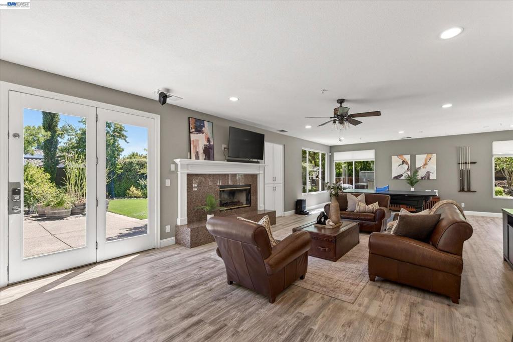 8303 Regency Dr Property Photo 16
