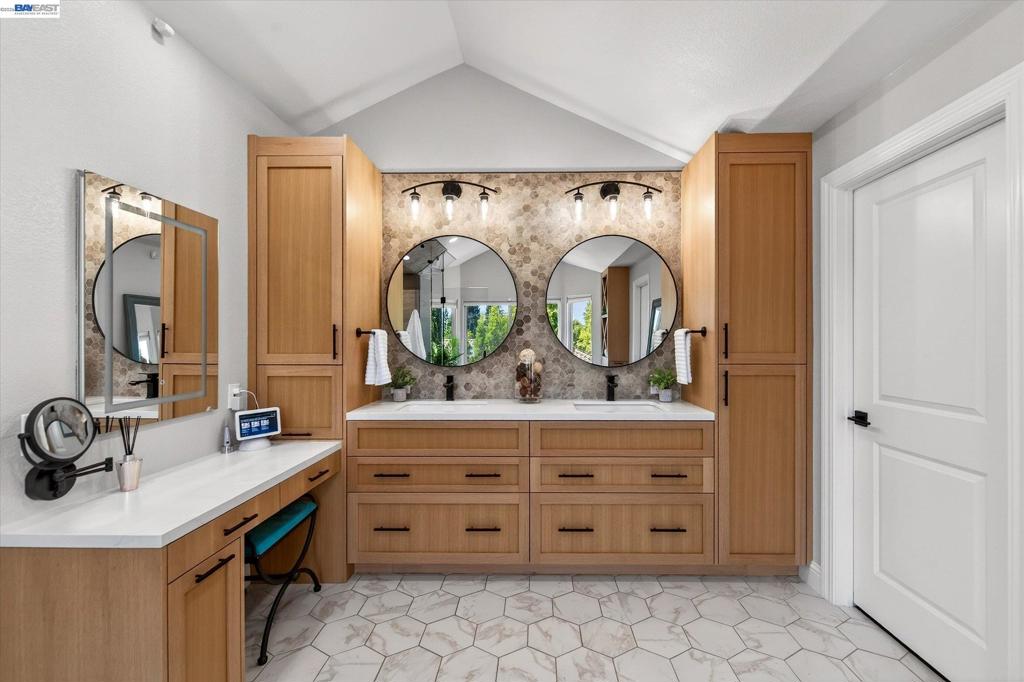 8303 Regency Dr Property Photo 24