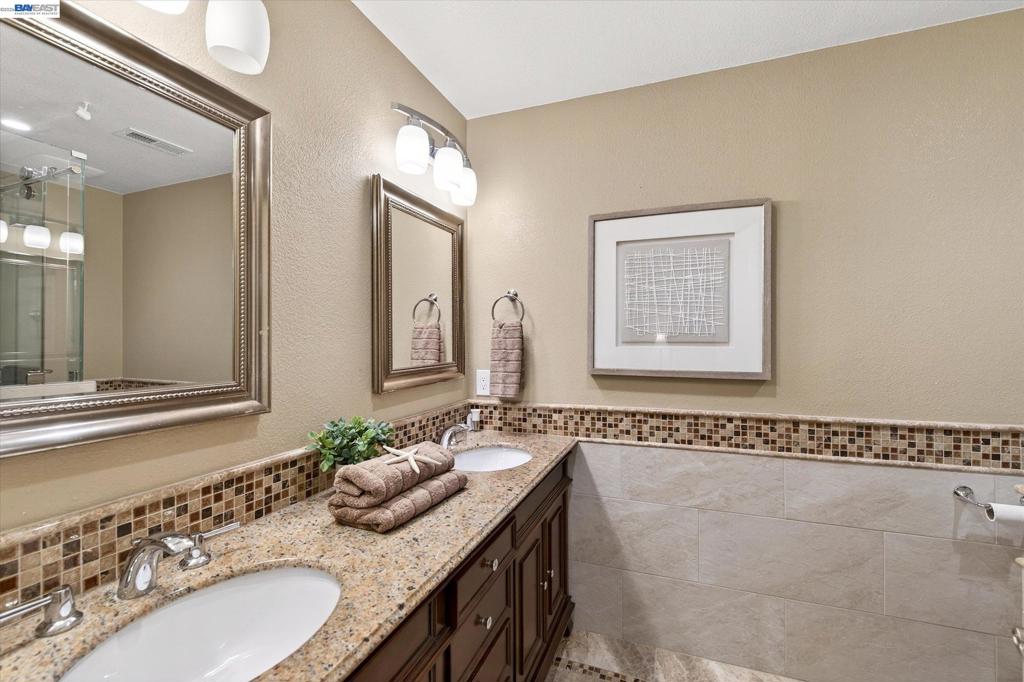 8303 Regency Dr Property Photo 33